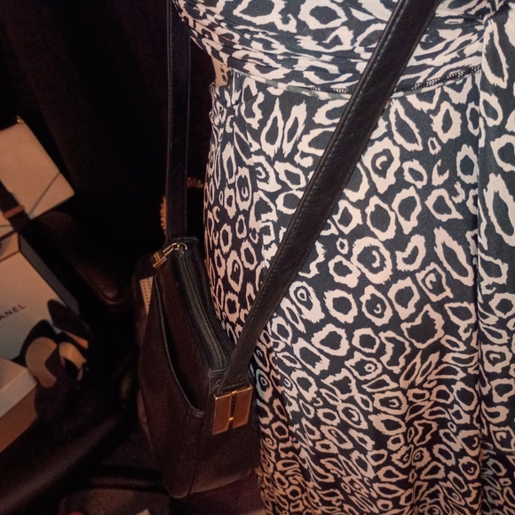 Perlina Black Leather Shoulder Bag - Picture 4 of 8